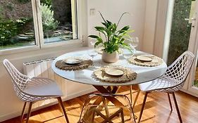 Maison Bobochic parking et jardin by Art de Voyager